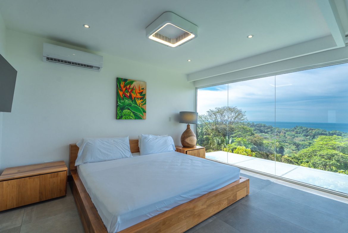 LUXURY PROPERTY WITH FOUR BEDROOM, AND PANORAMIC VIEWS OF THE OCEAN, IN PLAYA HERMOSA – 0.72 ACRES