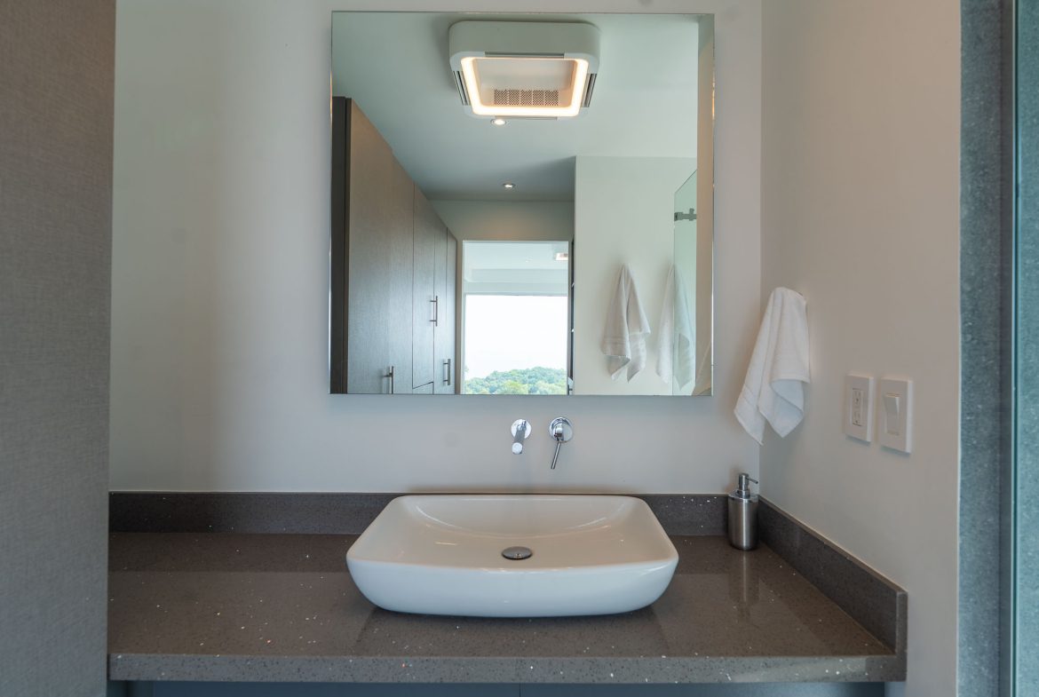 LUXURY PROPERTY WITH FOUR BEDROOM, AND PANORAMIC VIEWS OF THE OCEAN, IN PLAYA HERMOSA – 0.72 ACRES