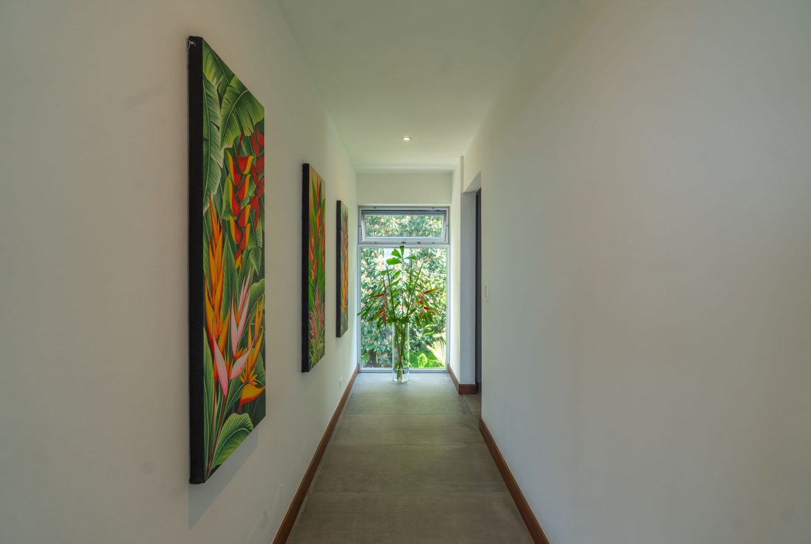 LUXURY PROPERTY WITH FOUR BEDROOM, AND PANORAMIC VIEWS OF THE OCEAN, IN PLAYA HERMOSA – 0.72 ACRES