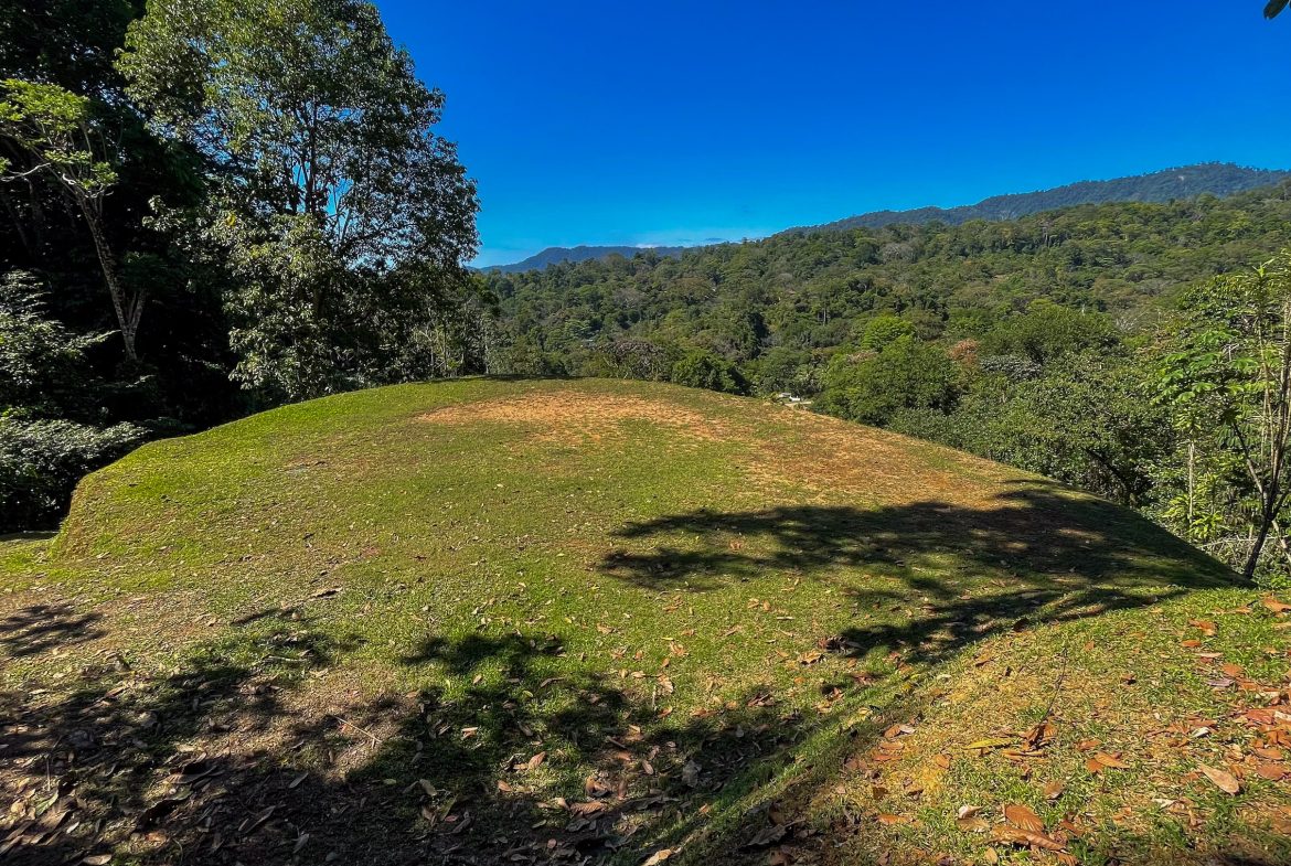 BUILDING PROPERTY WITH MOUNTAIN VIEWS, IN LAS BRISAS – 1.38 ACRES