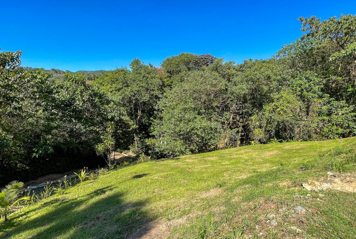 BUILDING PROPERTY WITH MOUNTAIN VIEWS, IN LAS BRISAS – 1.38 ACRES