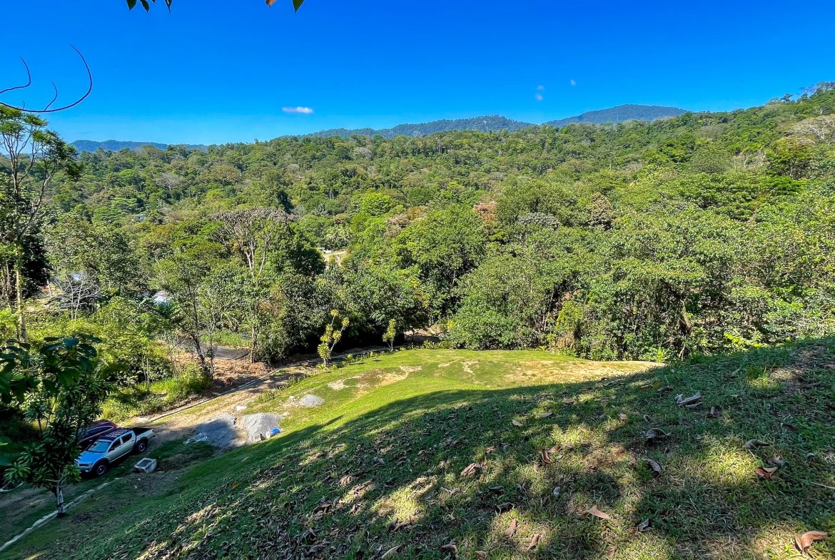 BUILDING PROPERTY WITH MOUNTAIN VIEWS, IN LAS BRISAS – 1.38 ACRES