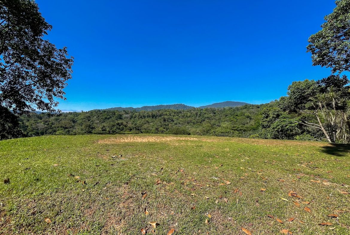 BUILDING PROPERTY WITH MOUNTAIN VIEWS, IN LAS BRISAS – 1.38 ACRES