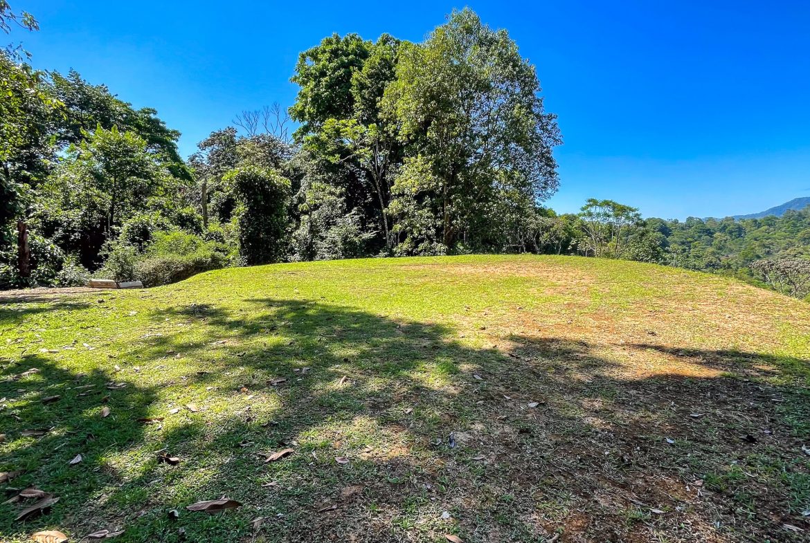 BUILDING PROPERTY WITH MOUNTAIN VIEWS, IN LAS BRISAS – 1.38 ACRES