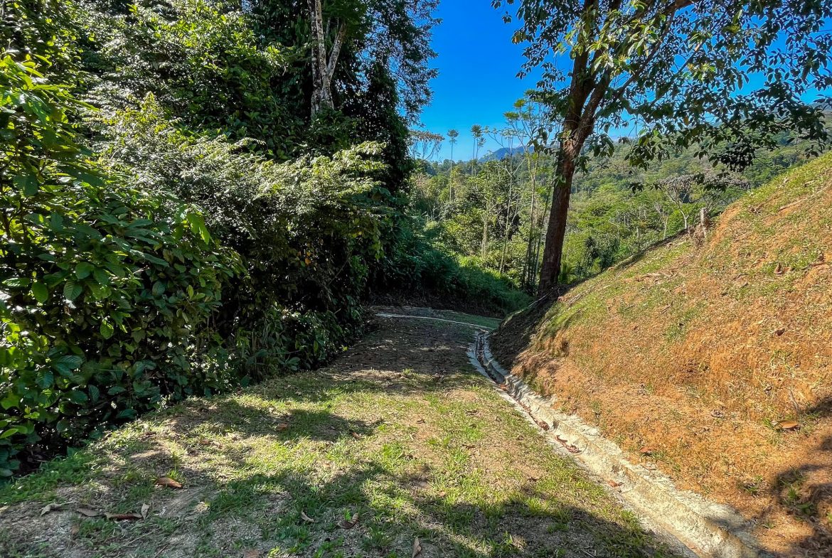 BUILDING PROPERTY WITH MOUNTAIN VIEWS, IN LAS BRISAS – 1.38 ACRES
