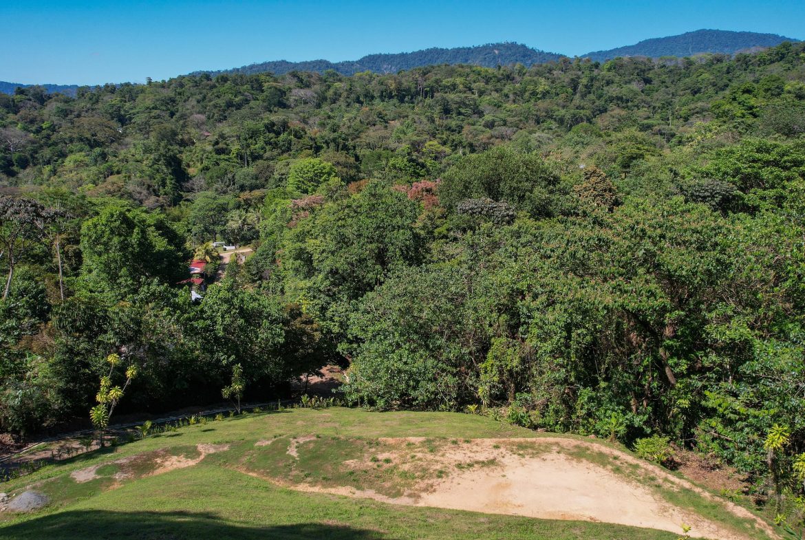 BUILDING PROPERTY WITH MOUNTAIN VIEWS, IN LAS BRISAS – 1.38 ACRES