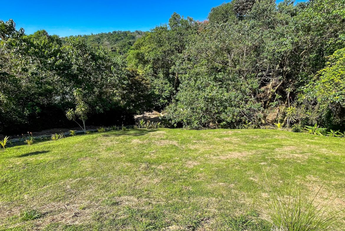 BUILDING PROPERTY WITH MOUNTAIN VIEWS, IN LAS BRISAS – 1.38 ACRES