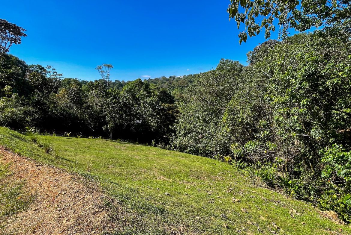 BUILDING PROPERTY WITH MOUNTAIN VIEWS, IN LAS BRISAS – 1.38 ACRES
