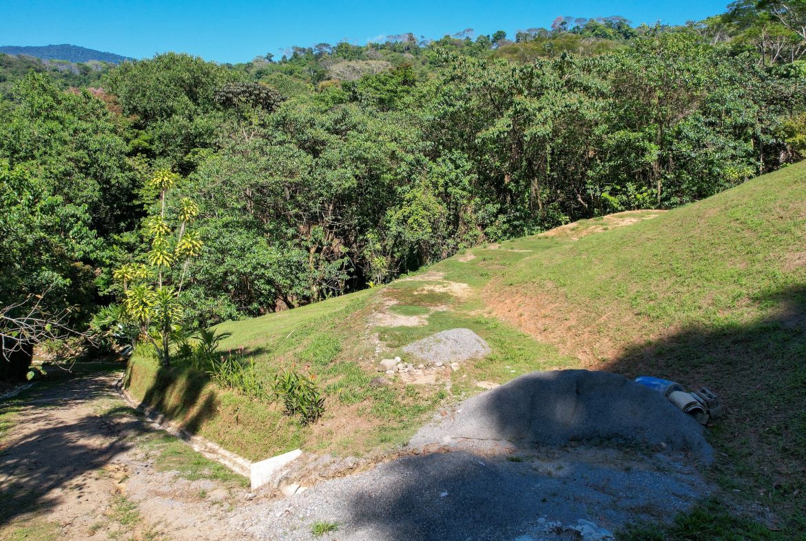 BUILDING PROPERTY WITH MOUNTAIN VIEWS, IN LAS BRISAS – 1.38 ACRES