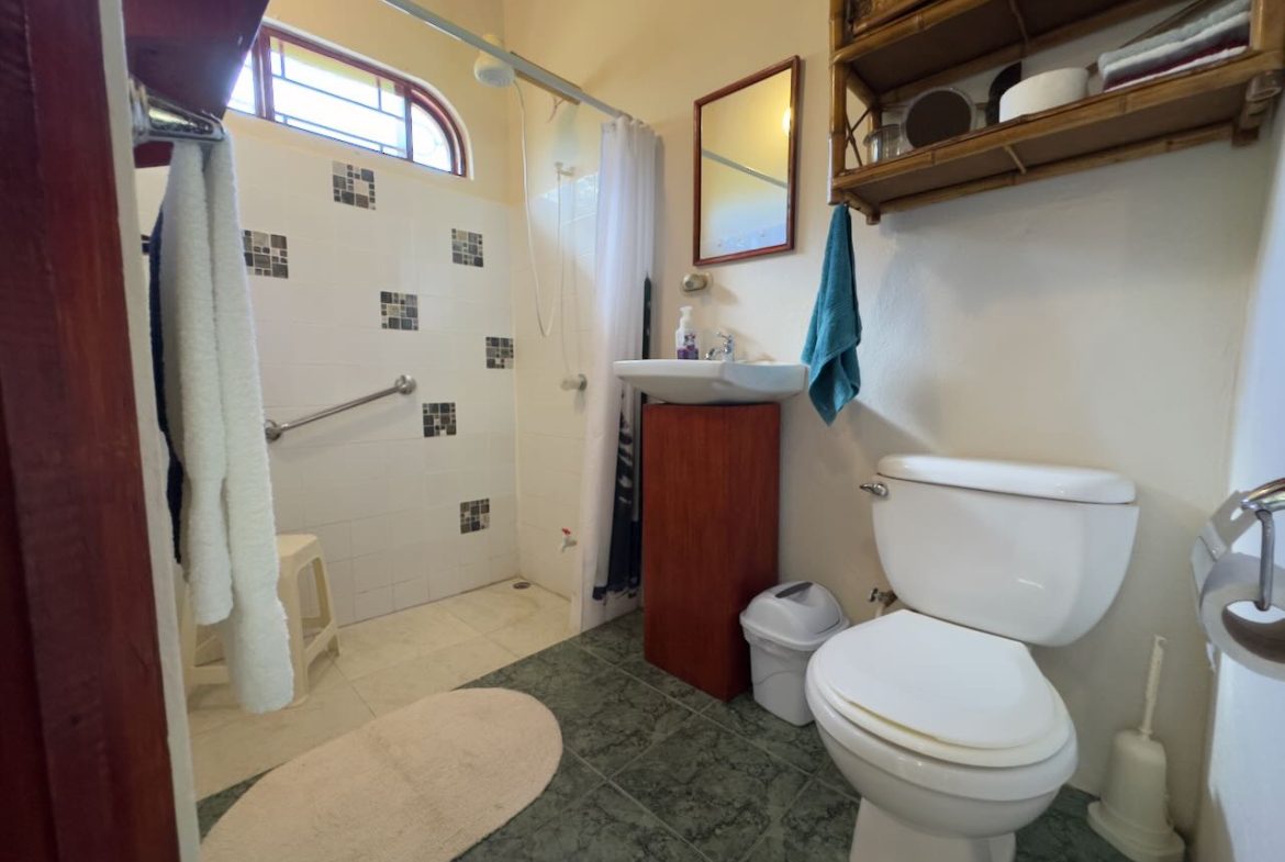 PROPERTY WITH TWO BEDROOM AND PEACEFUL GARDEN, IN OJOCHAL – 7.23 ACRES