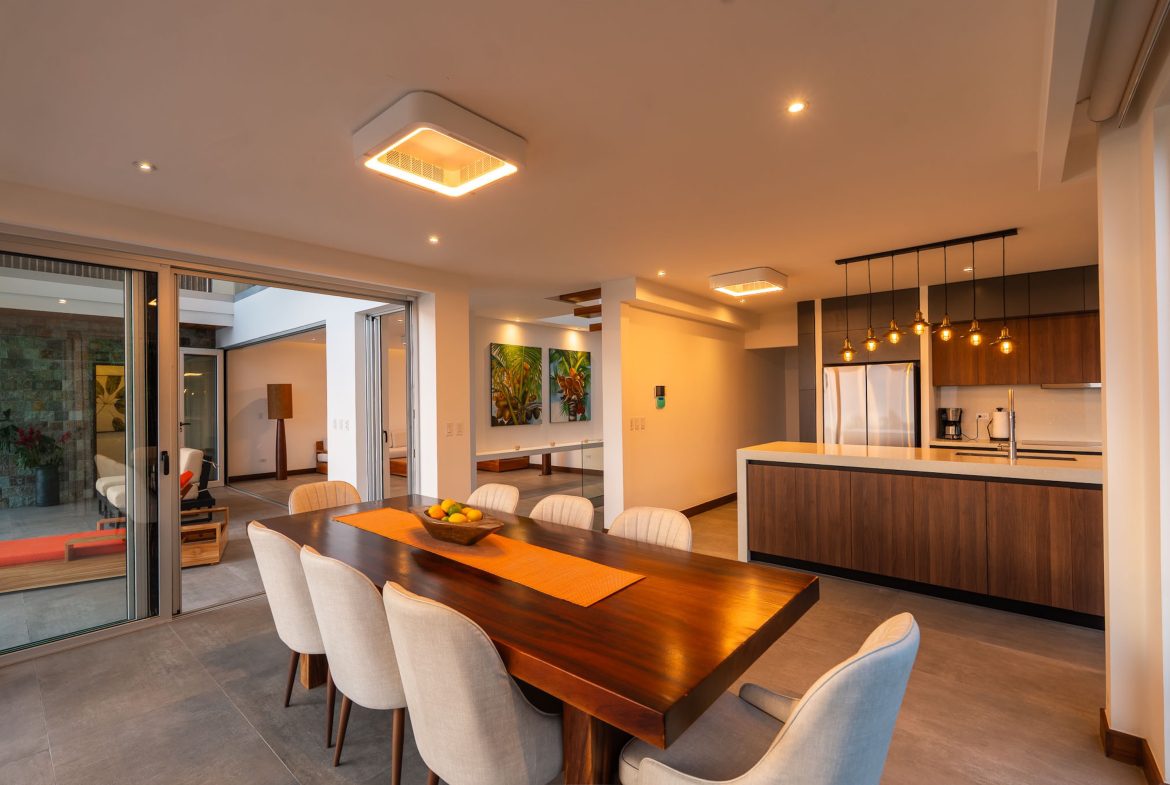 LUXURY PROPERTY WITH FOUR BEDROOM, AND PANORAMIC VIEWS OF THE OCEAN, IN PLAYA HERMOSA – 0.72 ACRES
