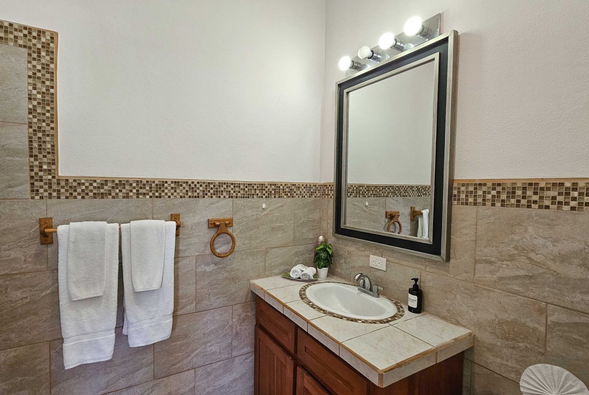 CASA MACAW PROPERTY WITH TWO BEDROOM IN A GATED COMMUNITY, IN QUEPOS – 0.037 ACRES