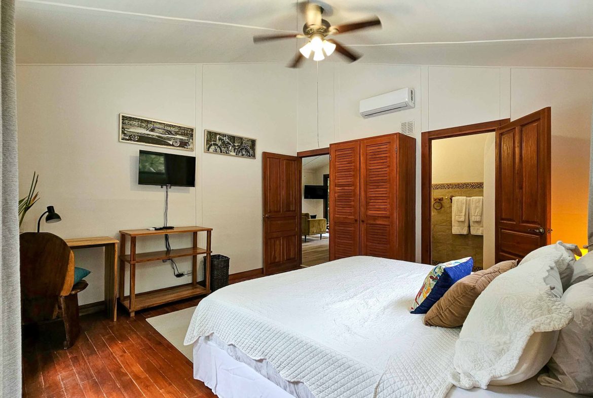 CASA MACAW PROPERTY WITH TWO BEDROOM IN A GATED COMMUNITY, IN QUEPOS – 0.037 ACRES