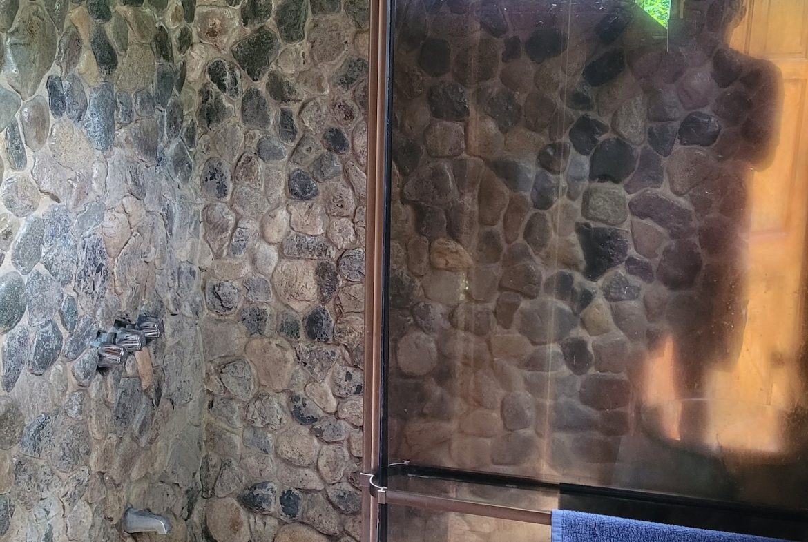 PROPERTY WITH A GUEST HOUSE WITH  MONTE CHIRRIPO VIEWS, IN SAN GERARDO RIVAS – 2.47 ACRES