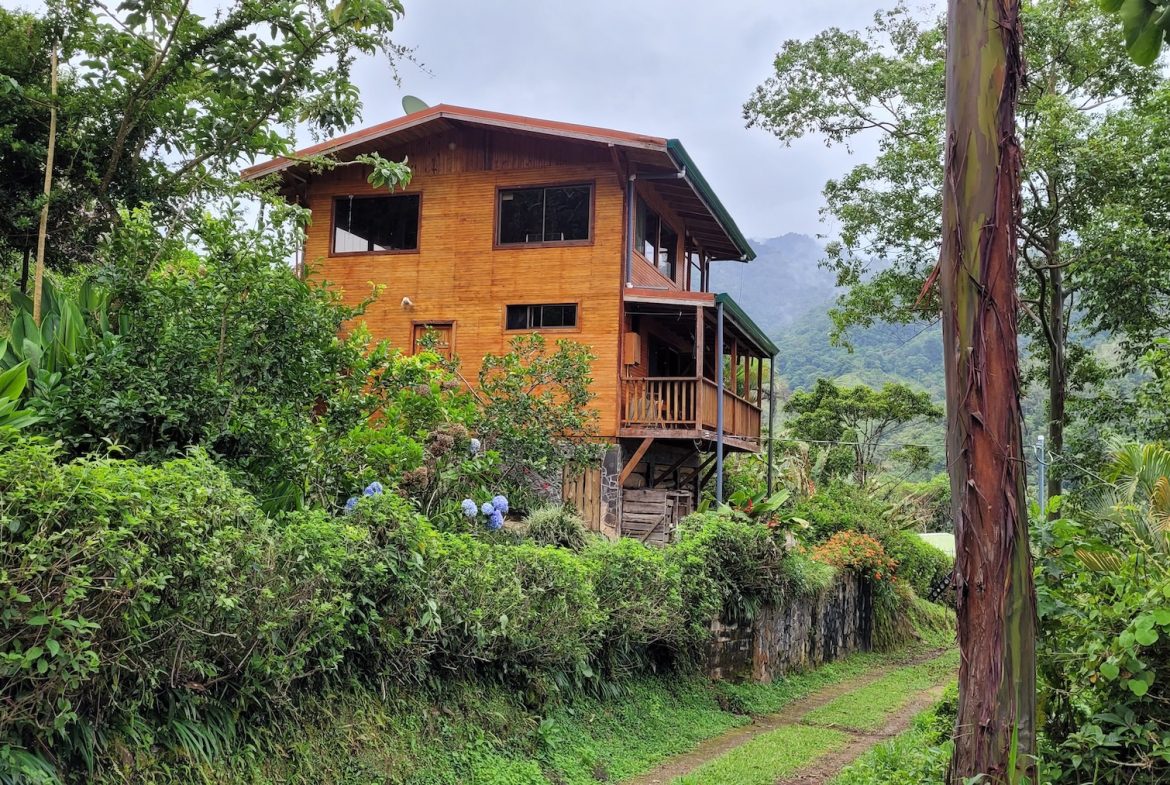 PROPERTY WITH A GUEST HOUSE WITH  MONTE CHIRRIPO VIEWS, IN SAN GERARDO RIVAS – 2.47 ACRES