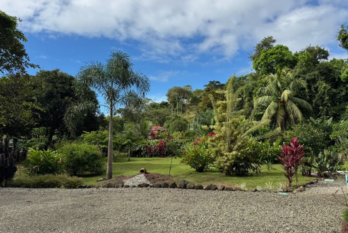 PROPERTY WITH TWO BEDROOM AND PEACEFUL GARDEN, IN OJOCHAL – 7.23 ACRES