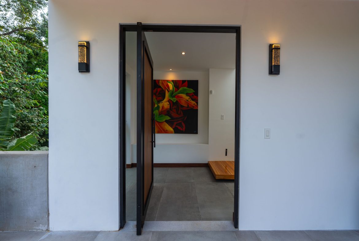 LUXURY PROPERTY WITH FOUR BEDROOM, AND PANORAMIC VIEWS OF THE OCEAN, IN PLAYA HERMOSA – 0.72 ACRES