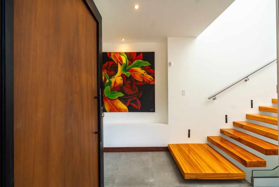LUXURY PROPERTY WITH FOUR BEDROOM, AND PANORAMIC VIEWS OF THE OCEAN, IN PLAYA HERMOSA – 0.72 ACRES