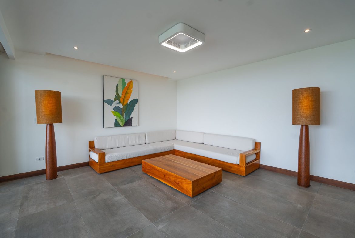 LUXURY PROPERTY WITH FOUR BEDROOM, AND PANORAMIC VIEWS OF THE OCEAN, IN PLAYA HERMOSA – 0.72 ACRES