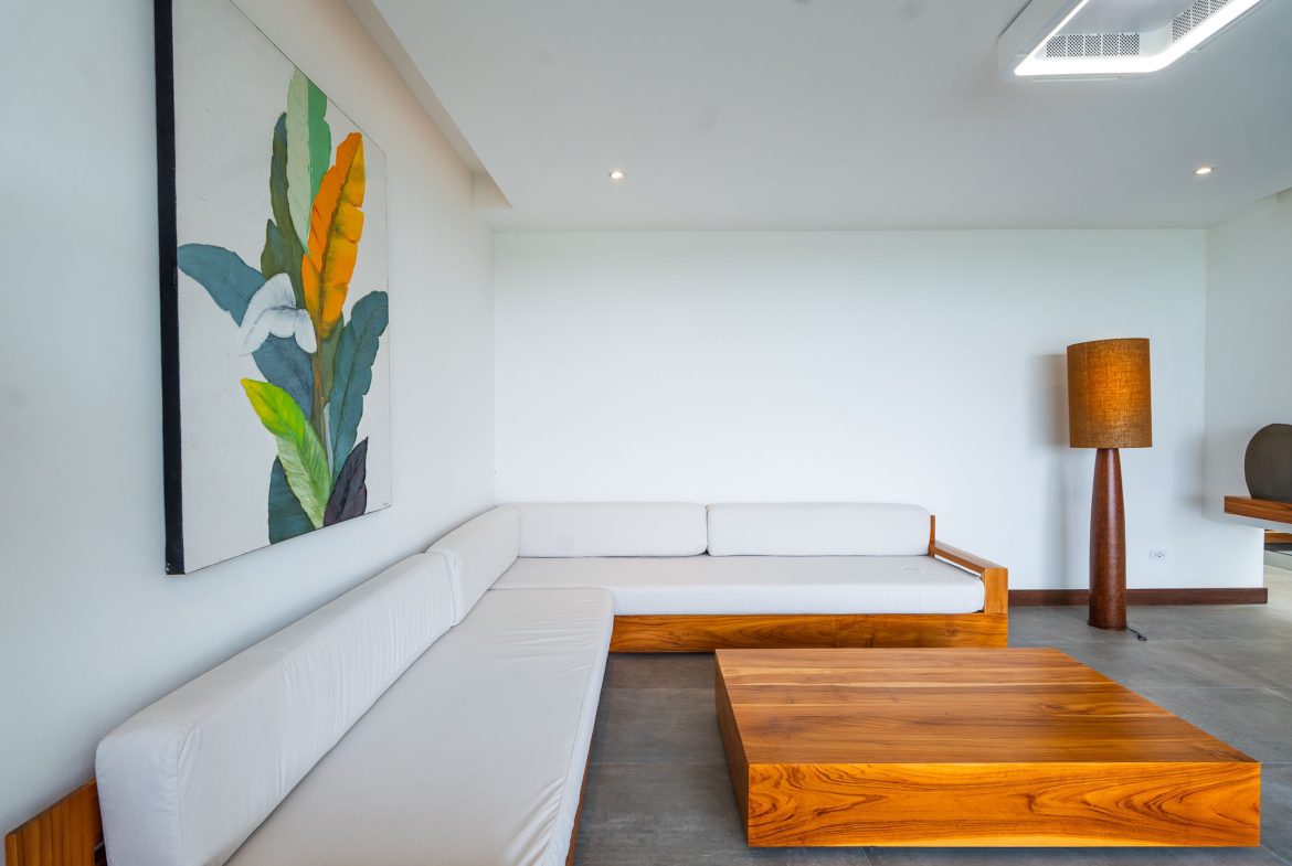 LUXURY PROPERTY WITH FOUR BEDROOM, AND PANORAMIC VIEWS OF THE OCEAN, IN PLAYA HERMOSA – 0.72 ACRES