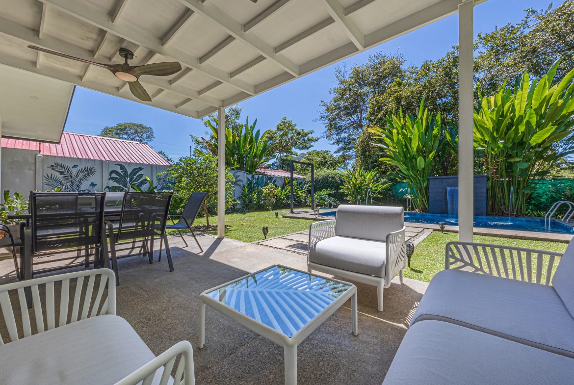 PROPERTY WITH THREE BEDROOM IN BAHIA CENTER WITH BEAUTIFUL VIEWS OF THE GARDEN – 0.12 ACRES