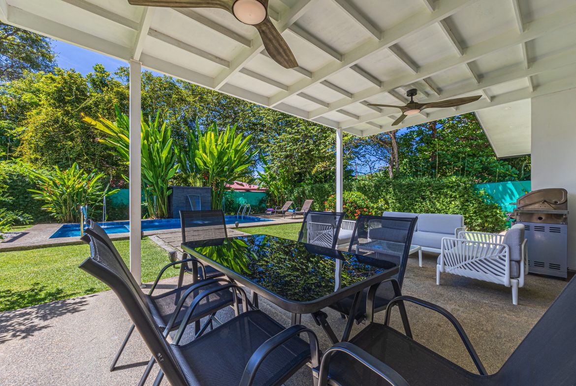 PROPERTY WITH THREE BEDROOM IN BAHIA CENTER WITH BEAUTIFUL VIEWS OF THE GARDEN – 0.12 ACRES