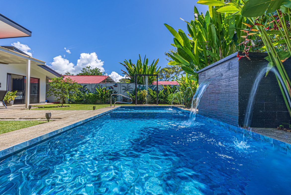 PROPERTY WITH THREE BEDROOM IN BAHIA CENTER WITH BEAUTIFUL VIEWS OF THE GARDEN – 0.12 ACRES