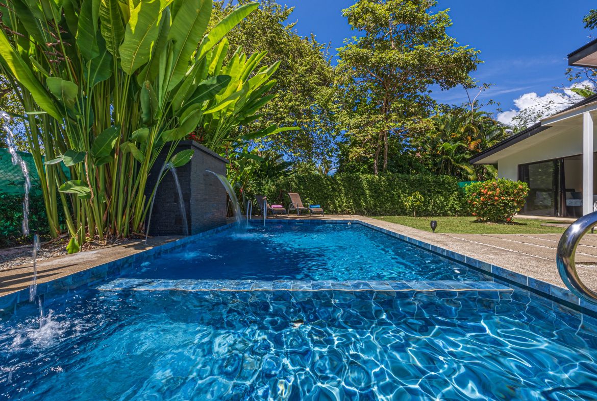 PROPERTY WITH THREE BEDROOM IN BAHIA CENTER WITH BEAUTIFUL VIEWS OF THE GARDEN – 0.12 ACRES