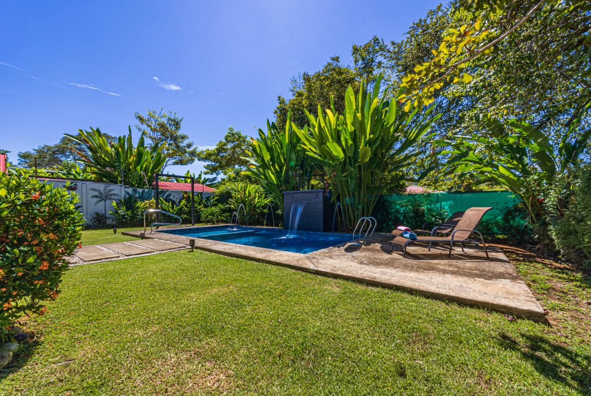 PROPERTY WITH THREE BEDROOM IN BAHIA CENTER WITH BEAUTIFUL VIEWS OF THE GARDEN – 0.12 ACRES