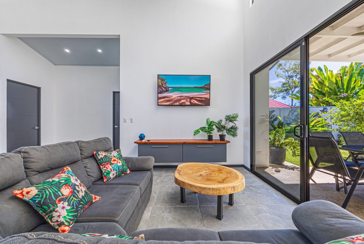 PROPERTY WITH THREE BEDROOM IN BAHIA CENTER WITH BEAUTIFUL VIEWS OF THE GARDEN – 0.12 ACRES