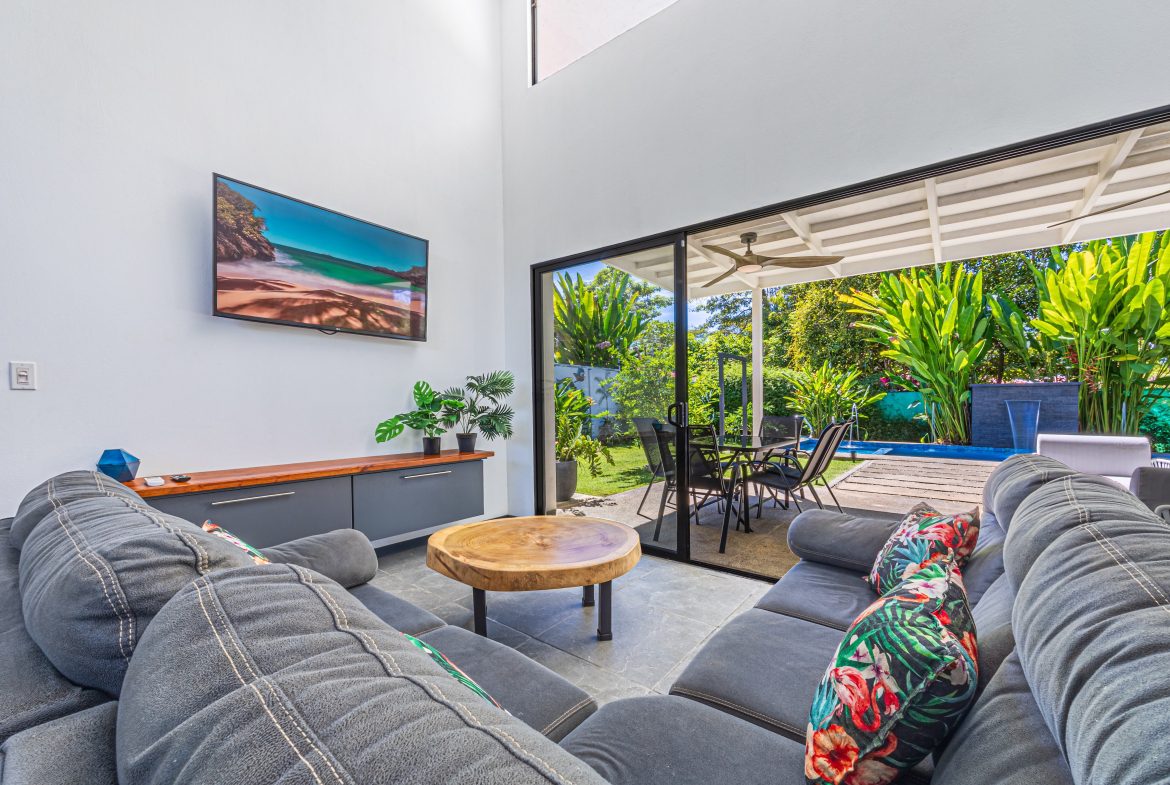 PROPERTY WITH THREE BEDROOM IN BAHIA CENTER WITH BEAUTIFUL VIEWS OF THE GARDEN – 0.12 ACRES
