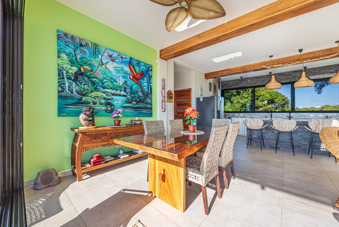 LUXURY PROPERTY WITH FOUR BEDROOM AND PANORAMICS VIEWS OF THE MOUNTAIN, IN QUEPOS – 1.5 ACRES