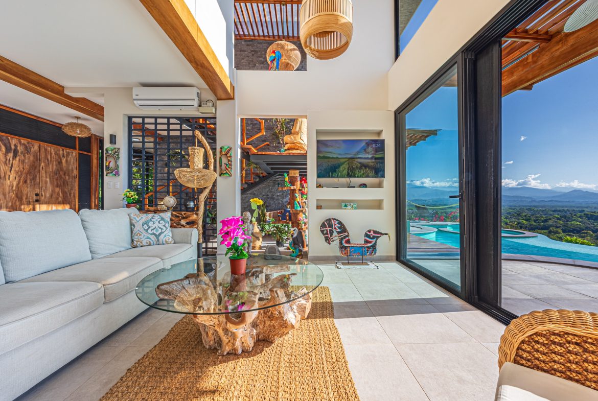 LUXURY PROPERTY WITH FOUR BEDROOM AND PANORAMICS VIEWS OF THE MOUNTAIN, IN QUEPOS – 1.5 ACRES