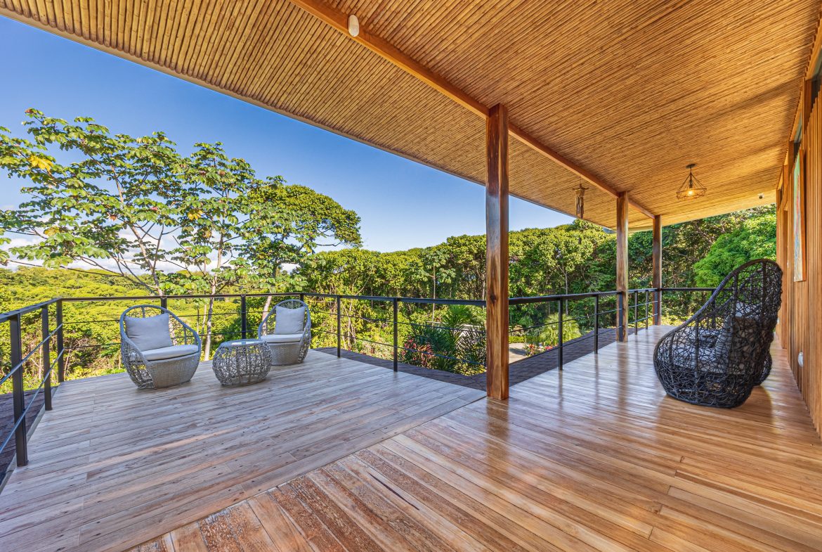 LUXURY PROPERTY WITH FOUR BEDROOM AND PANORAMICS VIEWS OF THE MOUNTAIN, IN QUEPOS – 1.5 ACRES
