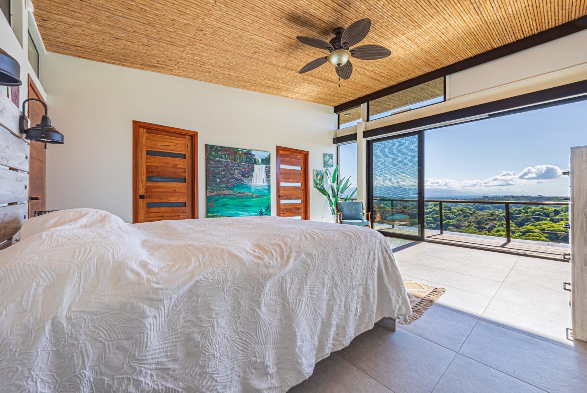 LUXURY PROPERTY WITH FOUR BEDROOM AND PANORAMICS VIEWS OF THE MOUNTAIN, IN QUEPOS – 1.5 ACRES