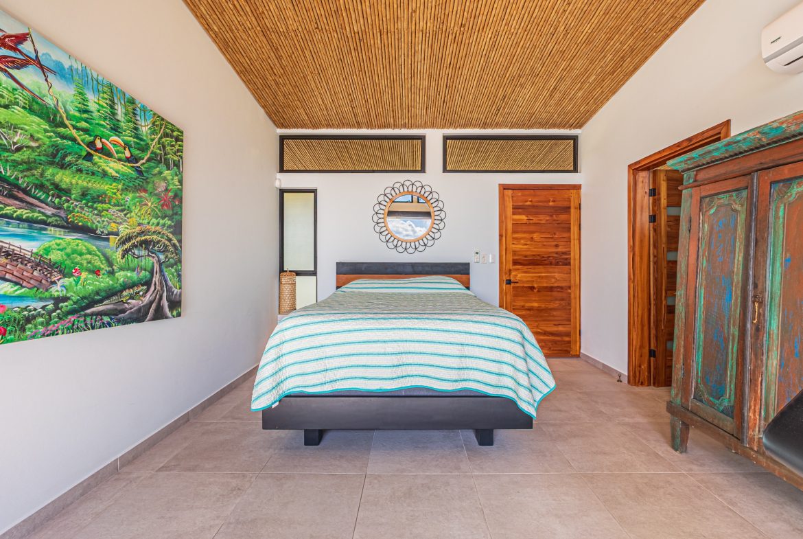 LUXURY PROPERTY WITH FOUR BEDROOM AND PANORAMICS VIEWS OF THE MOUNTAIN, IN QUEPOS – 1.5 ACRES