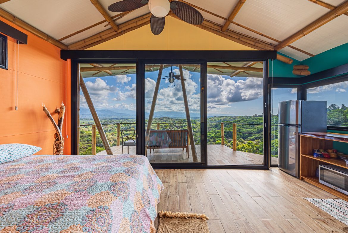 LUXURY PROPERTY WITH FOUR BEDROOM AND PANORAMICS VIEWS OF THE MOUNTAIN, IN QUEPOS – 1.5 ACRES