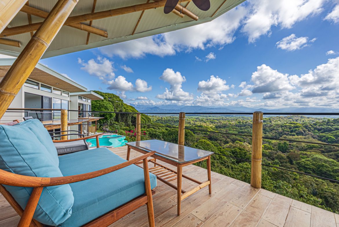 LUXURY PROPERTY WITH FOUR BEDROOM AND PANORAMICS VIEWS OF THE MOUNTAIN, IN QUEPOS – 1.5 ACRES