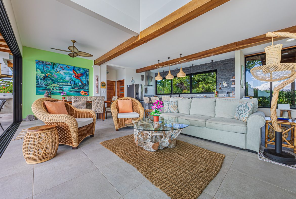 LUXURY PROPERTY WITH FOUR BEDROOM AND PANORAMICS VIEWS OF THE MOUNTAIN, IN QUEPOS – 1.5 ACRES