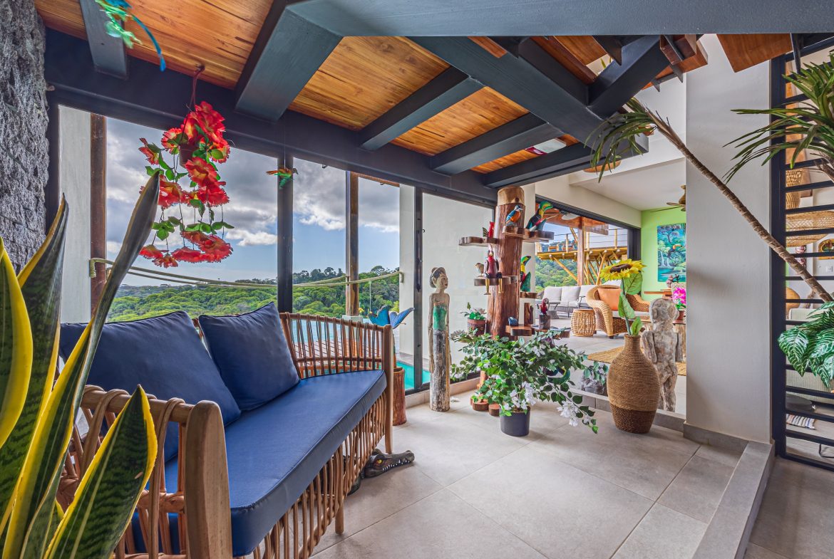 LUXURY PROPERTY WITH FOUR BEDROOM AND PANORAMICS VIEWS OF THE MOUNTAIN, IN QUEPOS – 1.5 ACRES