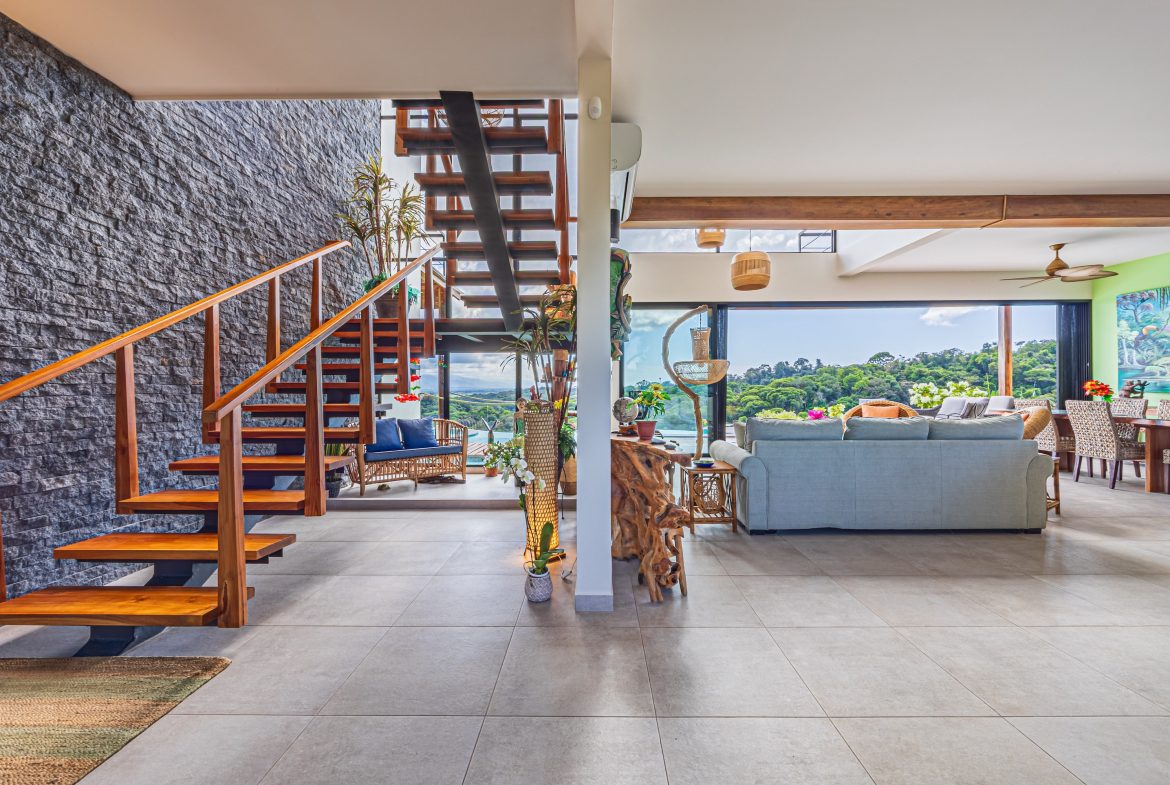 LUXURY PROPERTY WITH FOUR BEDROOM AND PANORAMICS VIEWS OF THE MOUNTAIN, IN QUEPOS – 1.5 ACRES