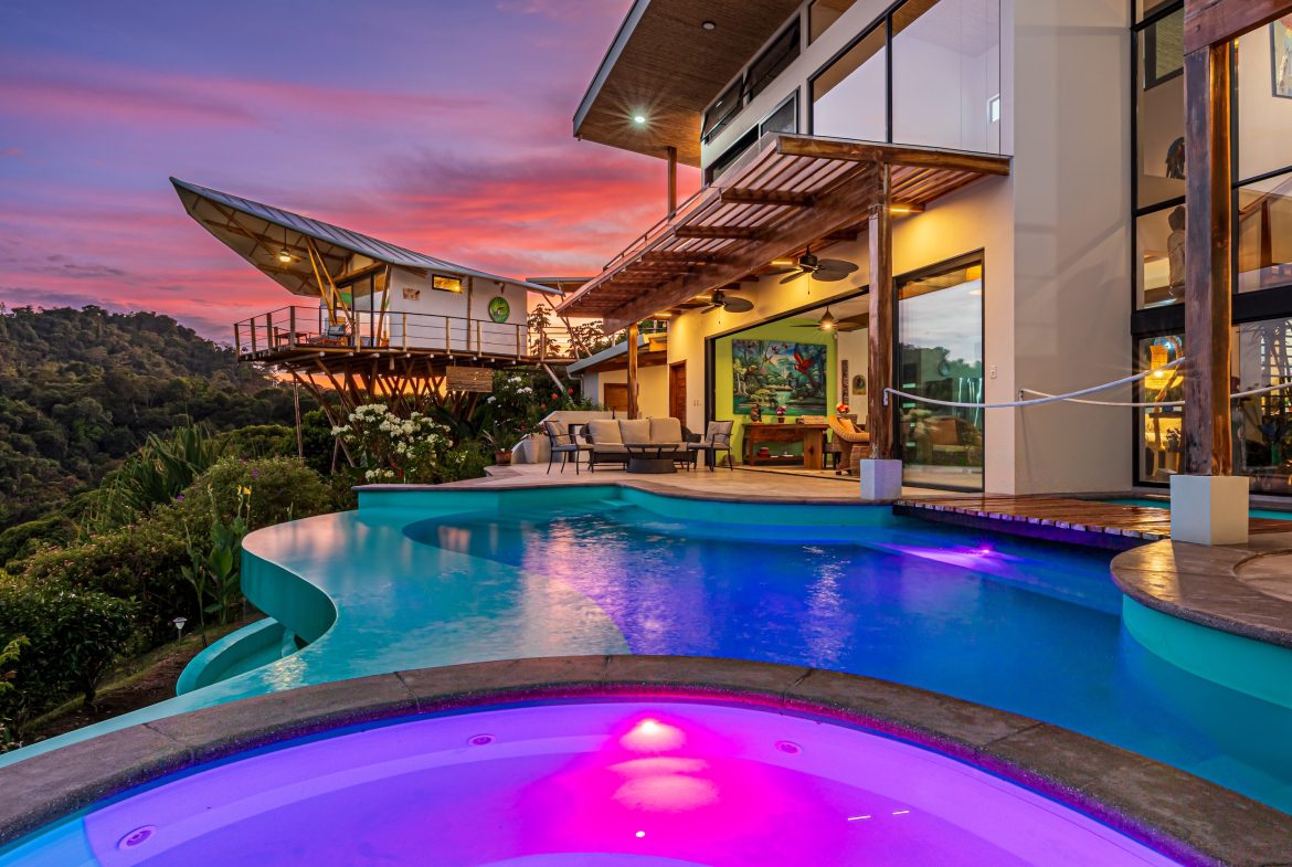 LUXURY PROPERTY WITH FOUR BEDROOM AND PANORAMICS VIEWS OF THE MOUNTAIN, IN QUEPOS – 1.5 ACRES