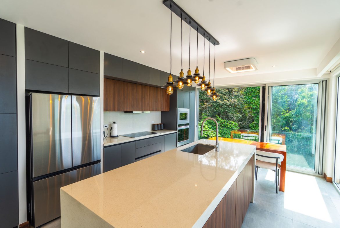 LUXURY PROPERTY WITH FOUR BEDROOM, AND PANORAMIC VIEWS OF THE OCEAN, IN PLAYA HERMOSA – 0.72 ACRES