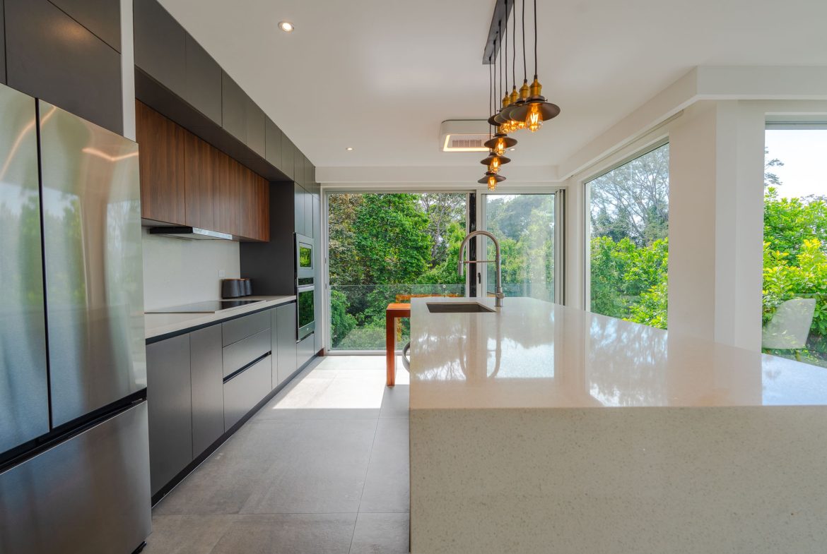 LUXURY PROPERTY WITH FOUR BEDROOM, AND PANORAMIC VIEWS OF THE OCEAN, IN PLAYA HERMOSA – 0.72 ACRES