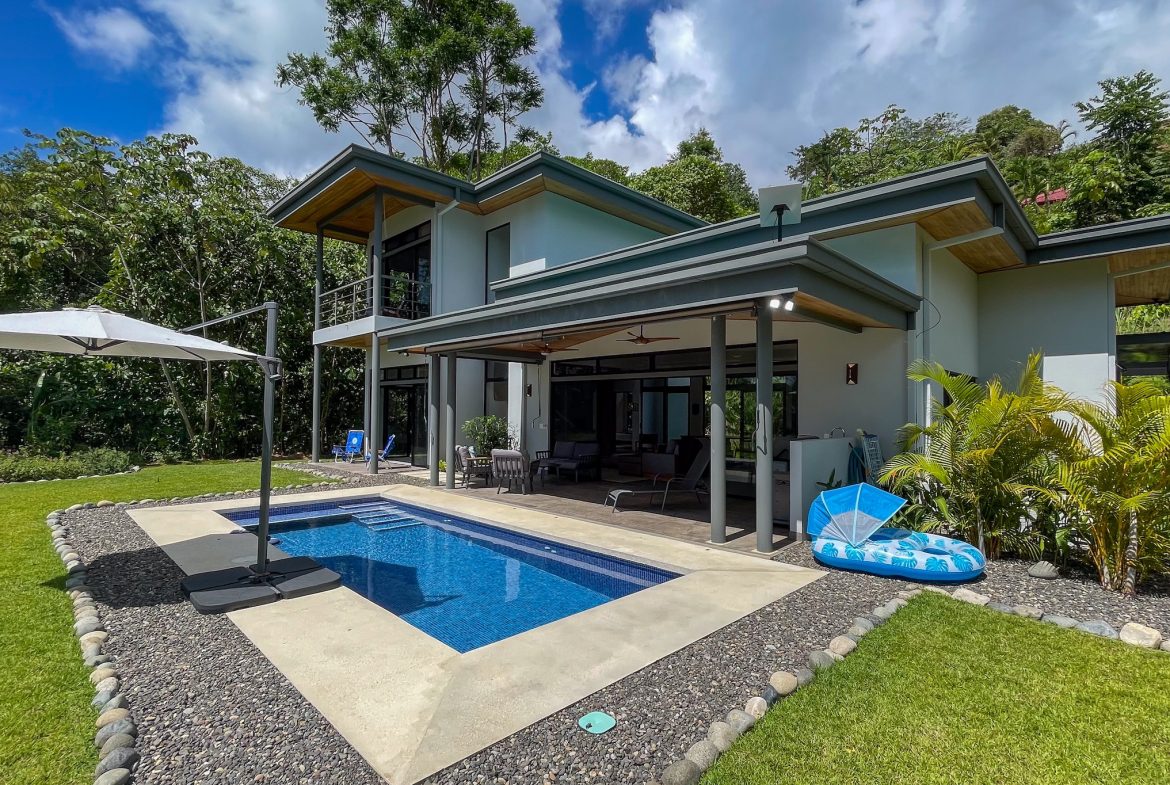 TWO FLOOR PROPERTY WITH THREE BEDROOM AND MOUNTAIN VIEWS, IN OJOCHAL – 1.58 ACRES