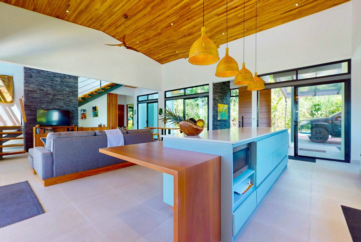 TWO FLOOR PROPERTY WITH THREE BEDROOM AND MOUNTAIN VIEWS, IN OJOCHAL – 1.58 ACRES