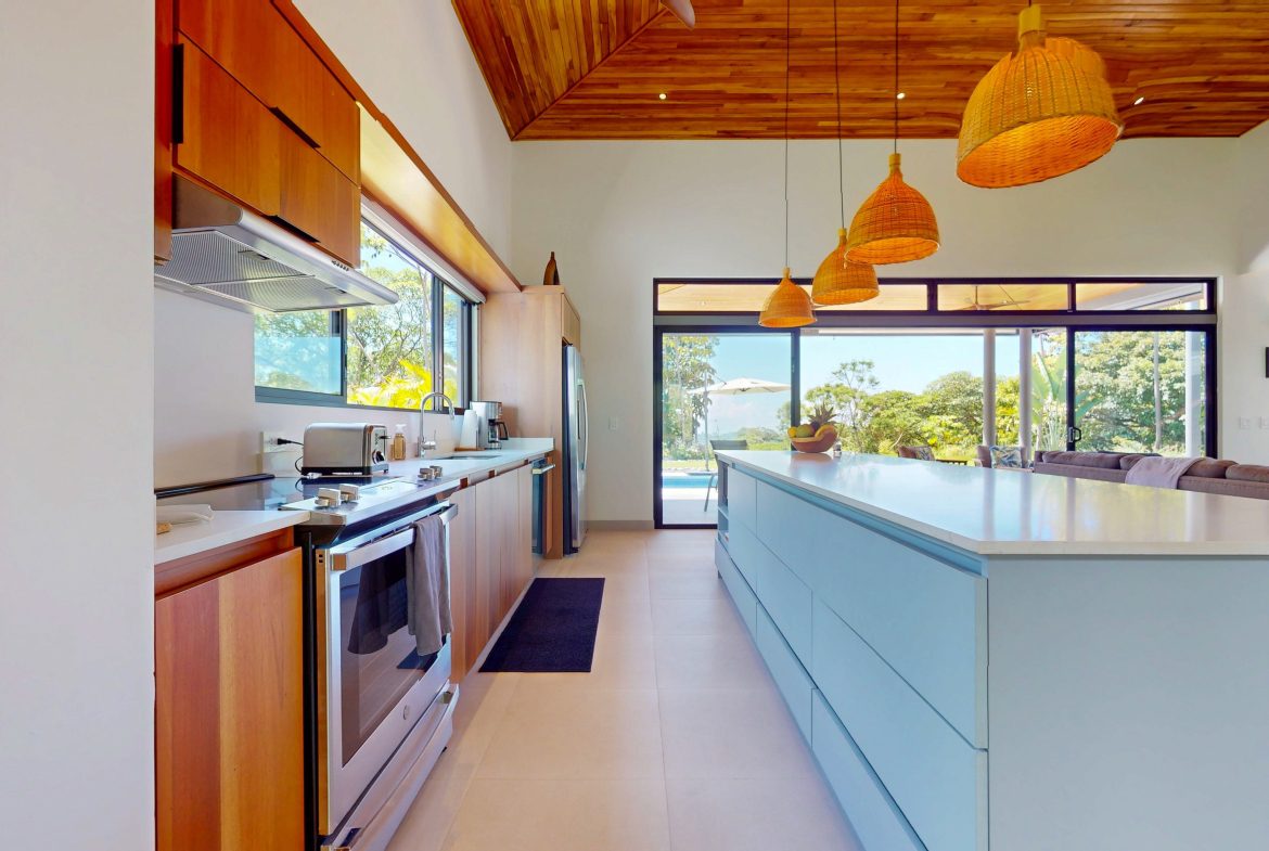 TWO FLOOR PROPERTY WITH THREE BEDROOM AND MOUNTAIN VIEWS, IN OJOCHAL – 1.58 ACRES