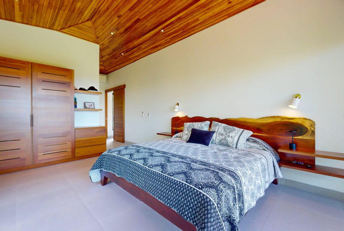 TWO FLOOR PROPERTY WITH THREE BEDROOM AND MOUNTAIN VIEWS, IN OJOCHAL – 1.58 ACRES