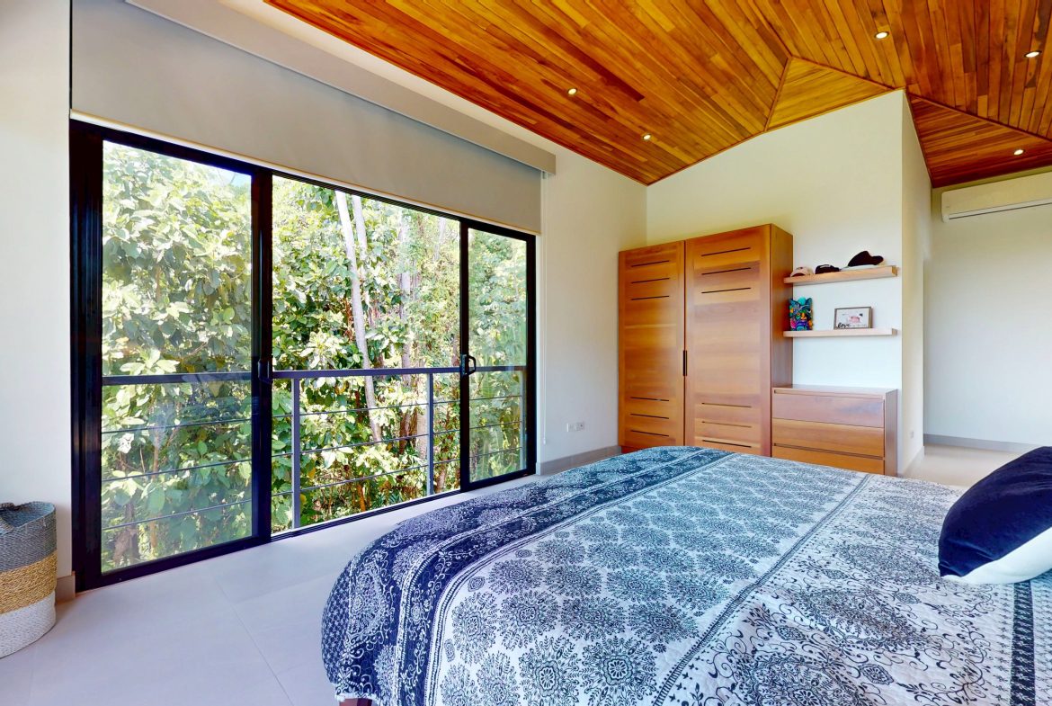 TWO FLOOR PROPERTY WITH THREE BEDROOM AND MOUNTAIN VIEWS, IN OJOCHAL – 1.58 ACRES
