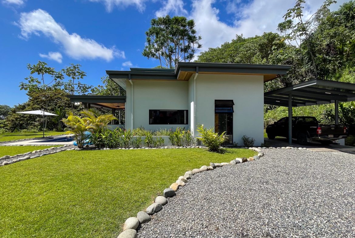TWO FLOOR PROPERTY WITH THREE BEDROOM AND MOUNTAIN VIEWS, IN OJOCHAL – 1.58 ACRES